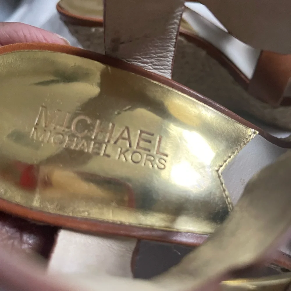 Michael Kors Women’s Platform Leather Sandals in like new condition - Picture 7 of 7